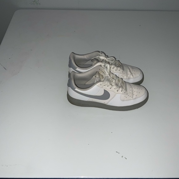 Nike White and Gray Athletic Shoes - Picture 2 of 6